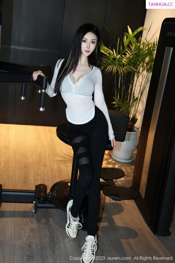   [XiuRen]高清写真图 2023.11.23 No.7705 田兮白 运动美腿第5张图片